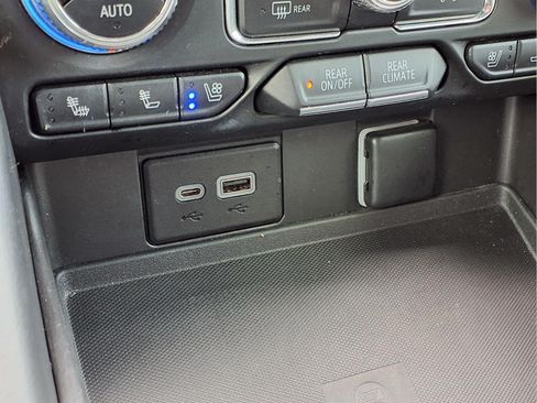 Used 2022 GMC Yukon SLT AWD/4WD image 11