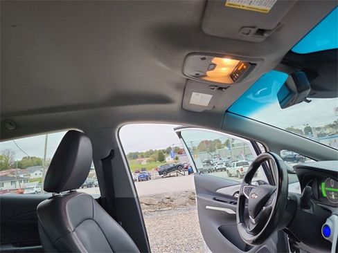 Used 2018 Chevrolet Bolt Premier w/ Driver Confidence II Package image 16