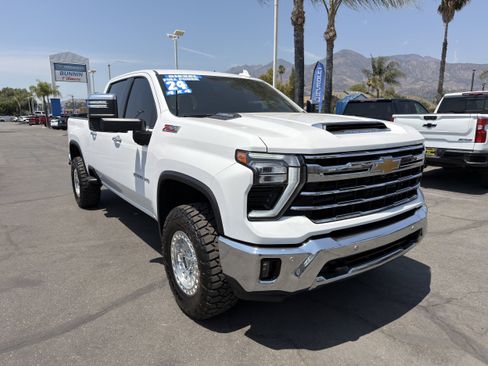 Used 2024 Chevrolet Silverado 2500 LTZ w/ LTZ Convenience Package AWD/4WD image 2