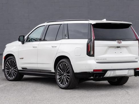 Used 2023 Cadillac Escalade V AWD/4WD image 6