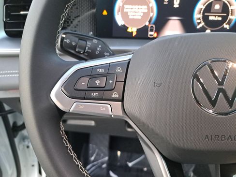 New 2025 Volkswagen Tiguan SE image 16