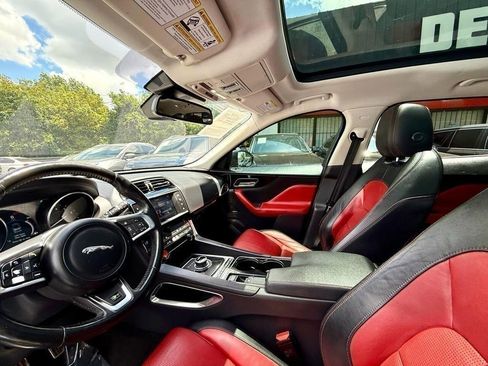 Used 2017 Jaguar F-PACE R-Sport image 15