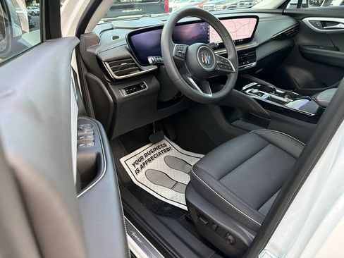 Used 2025 Buick Envision Avenir AWD/4WD image 21