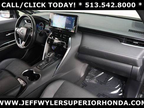 Used 2022 Toyota Venza Limited image 35