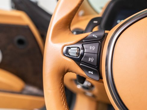 Used 2017 Aston Martin DB11 V12 RWD image 94