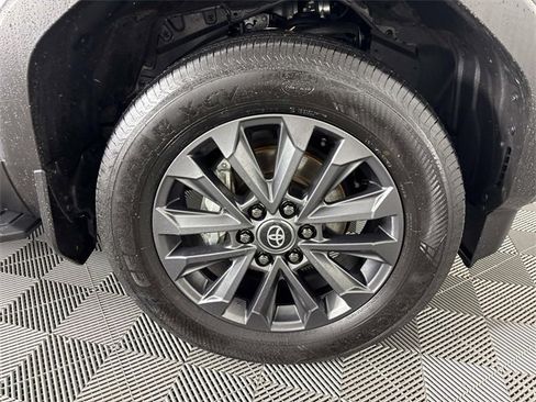 Used 2025 Toyota Land Cruiser image 30