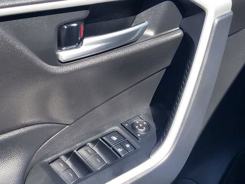 Used 2025 Toyota RAV4 XLE FWD image 12