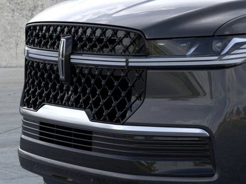 New 2025 Lincoln Navigator Reserve w/ Jet Appearance Package AWD/4WD image 17