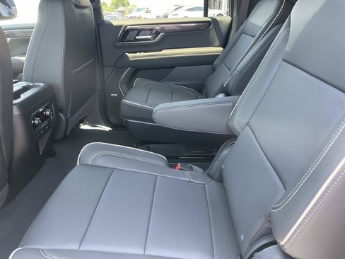 New 2026 GMC Yukon XL Elevation w/ Elevation Premium Package AWD/4WD image 23