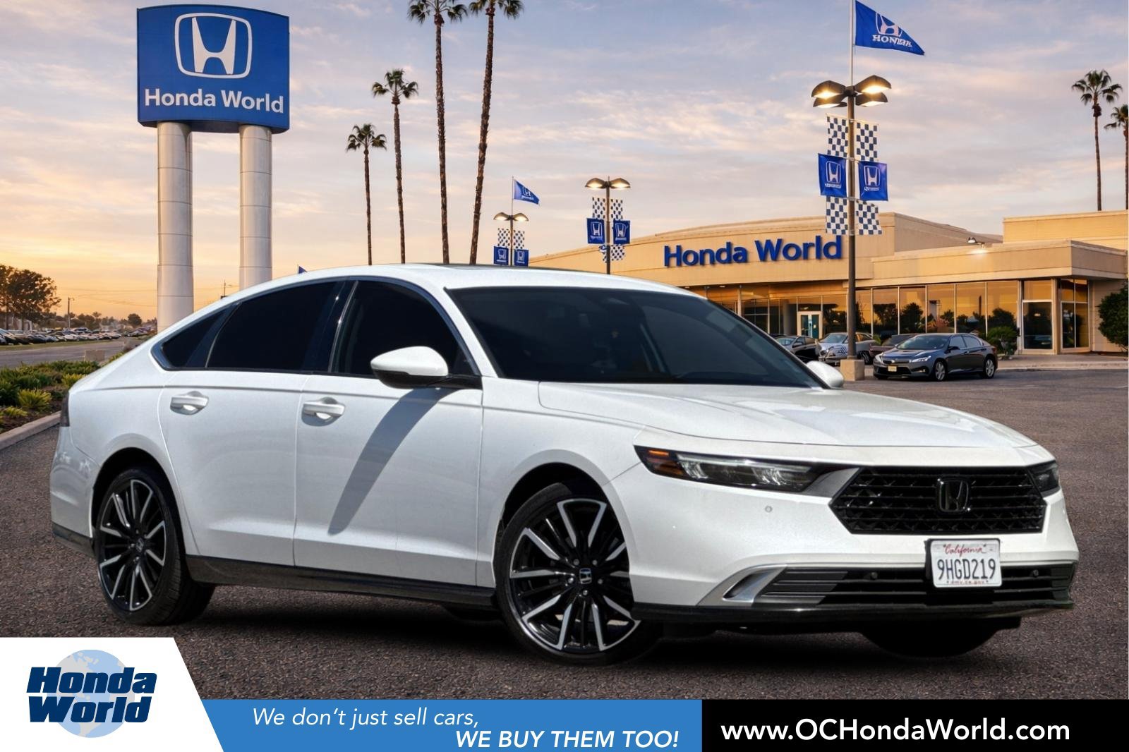 Used 2023 Honda Accord Touring image 1