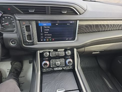 Used 2021 GMC Yukon Denali w/ Denali Premium Package image 16