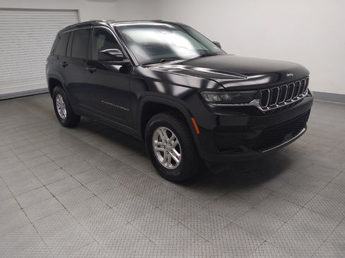 Used 2023 Jeep Grand Cherokee Laredo w/ Luxury Tech Group I AWD/4WD image 11