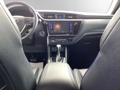 Used 2017 Toyota Corolla XSE image 10