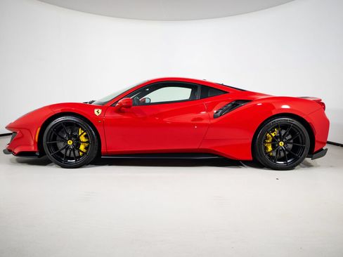 Used 2019 Ferrari 488 Pista Coupe RWD image 13