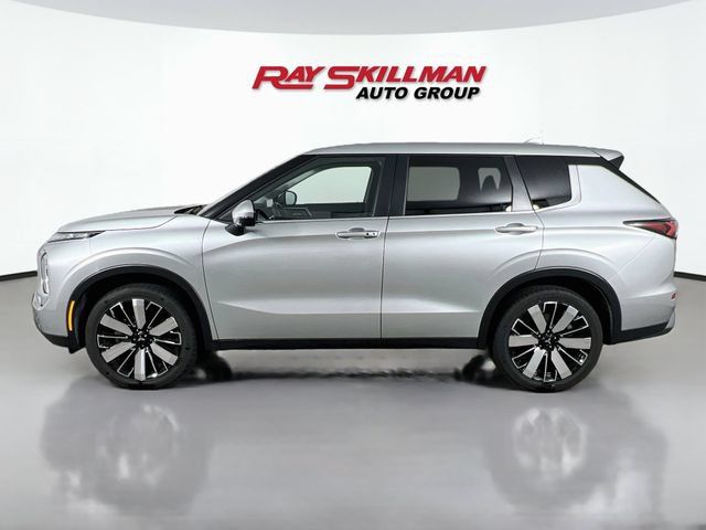 Used 2025 Mitsubishi Outlander SE FWD image 4
