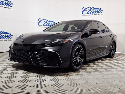 Used 2025 Toyota Camry XSE FWD image 5