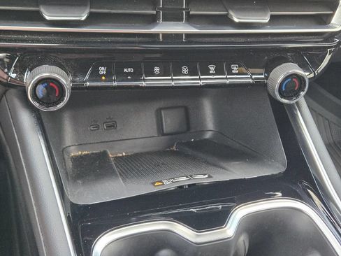 Used 2024 Chevrolet Traverse RS w/ LPO, Floor Liner Package FWD image 29