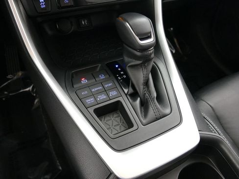 Used 2019 Toyota RAV4 XLE w/ Convenience Package AWD/4WD image 18