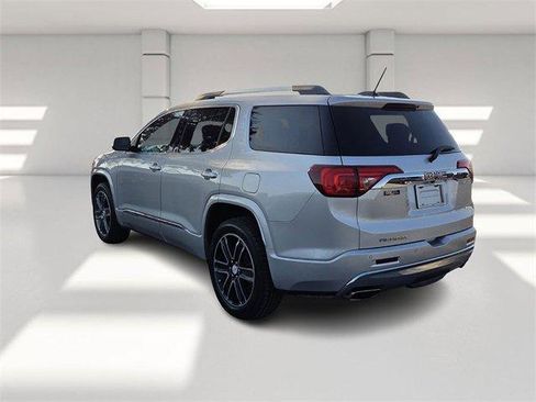Used 2019 GMC Acadia Denali image 3