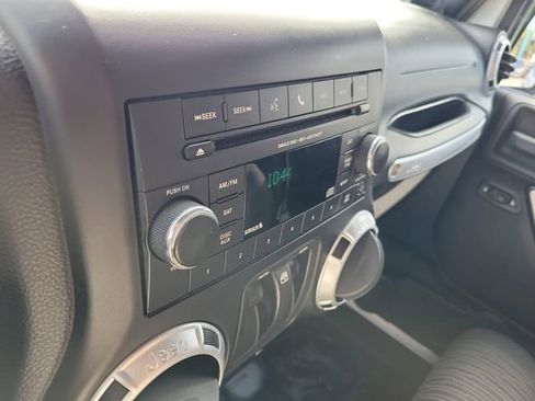 Used 2012 Jeep Wrangler Rubicon w/ PWR Convenience Group image 17