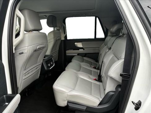 Used 2025 Ford Expedition Max Active AWD/4WD image 5