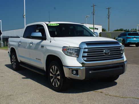 Used 2019 Toyota Tundra Limited w/ Limited Premium Package AWD/4WD image 2
