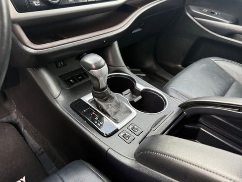 Used 2015 Toyota Highlander XLE image 13