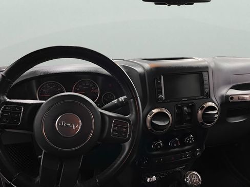 Used 2016 Jeep Wrangler Unlimited Sahara AWD/4WD image 14