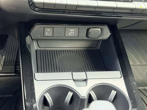 New 2026 Toyota Prius Plug-In Hybrid FWD image 6