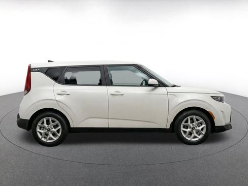 Used 2025 Kia Soul LX w/ LX Technology Package FWD image 10