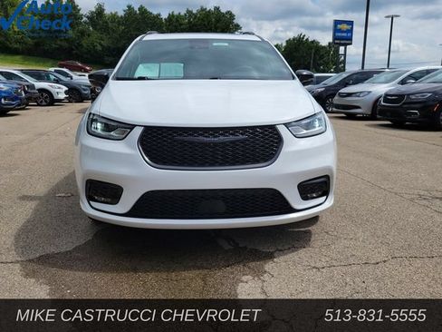 Used 2025 Chrysler Pacifica Limited FWD image 8