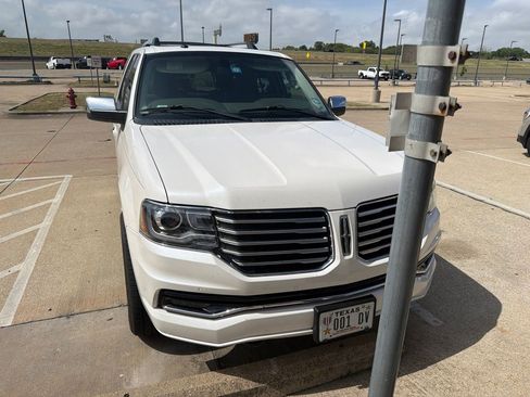 Used 2017 Lincoln Navigator Select RWD image 5