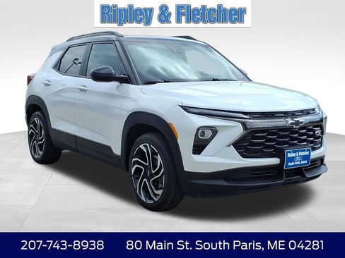 Used 2025 Chevrolet TrailBlazer RS w/ Convenience Package AWD/4WD image 3