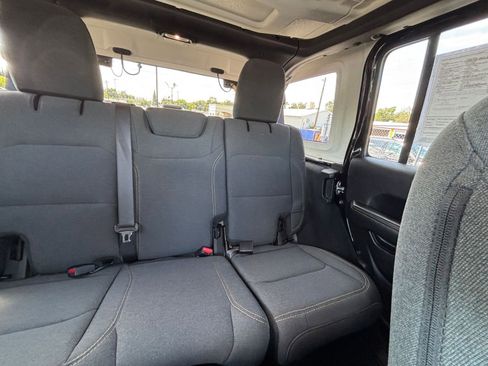 Used 2025 Jeep Wrangler Unlimited Sahara AWD/4WD image 37