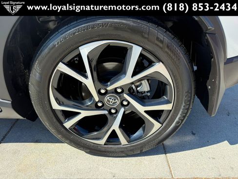 Used 2018 Toyota C-HR XLE FWD image 9