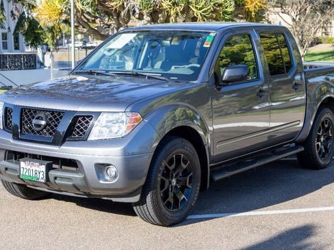 Used 2021 Nissan Frontier SV w/ Midnight Edition Floor Mats image 3