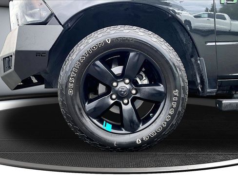 Used 2018 RAM 1500 Express w/ Black Ram 1500 Express Group AWD/4WD image 34