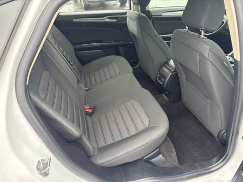 Used 2020 Ford Fusion SE image 31