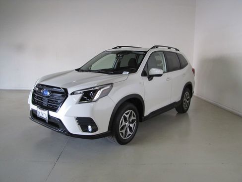 Used 2024 Subaru Forester Premium AWD/4WD image 1