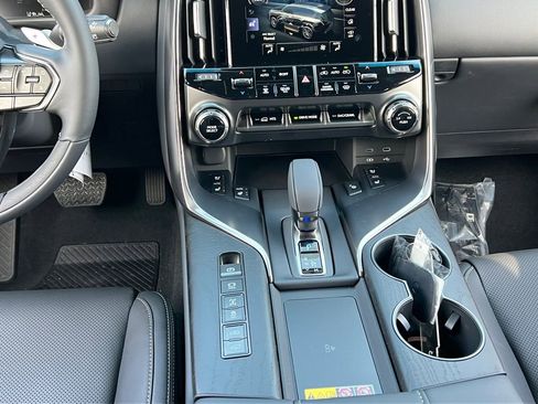 New 2026 Lexus LX 700h Luxury image 13