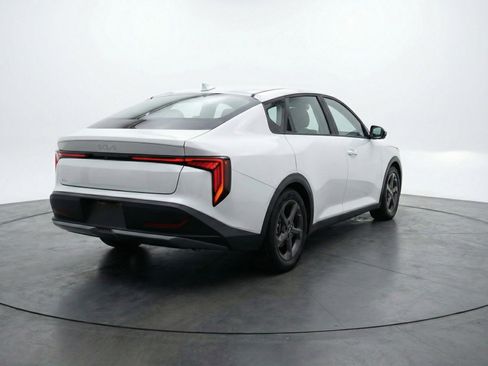 Used 2025 Kia K4 FWD image 9