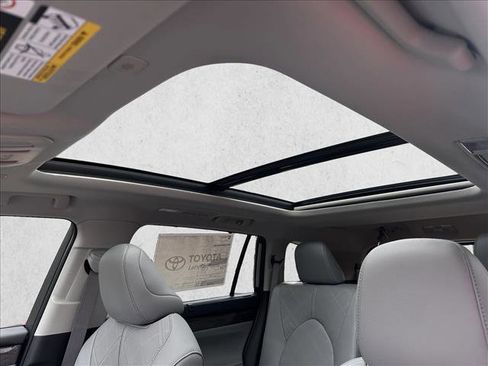 Certified 2025 Toyota Highlander Platinum image 20
