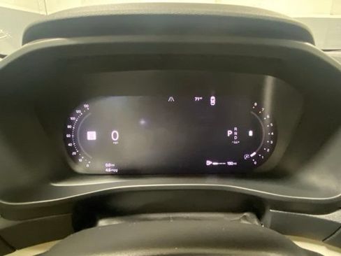 Used 2024 Volvo XC40 B5 Plus w/ Climate Package AWD/4WD image 16