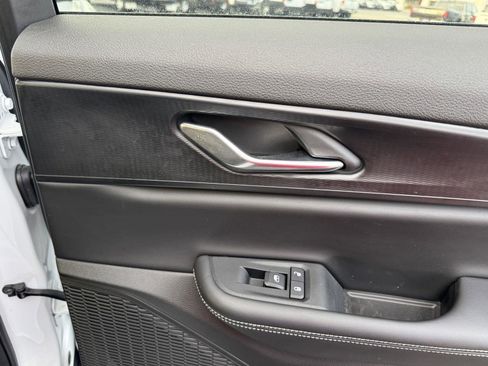 Used 2025 Jeep Grand Cherokee Altitude AWD/4WD image 33