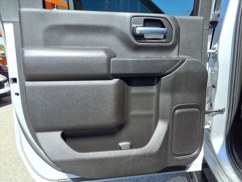 Used 2022 Chevrolet Silverado 2500 Custom w/ Custom Value Package image 19