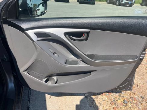 Used 2012 Hyundai Elantra GLS FWD image 24