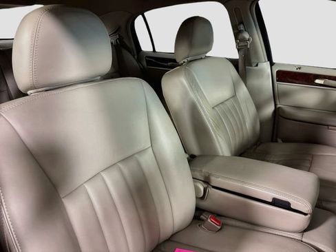 Used 2007 Lincoln Town Car Signature RWD image 25