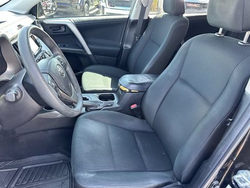 Used 2018 Toyota RAV4 LE FWD image 19