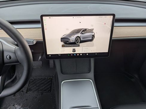 Used 2023 Tesla Model Y Long Range image 15