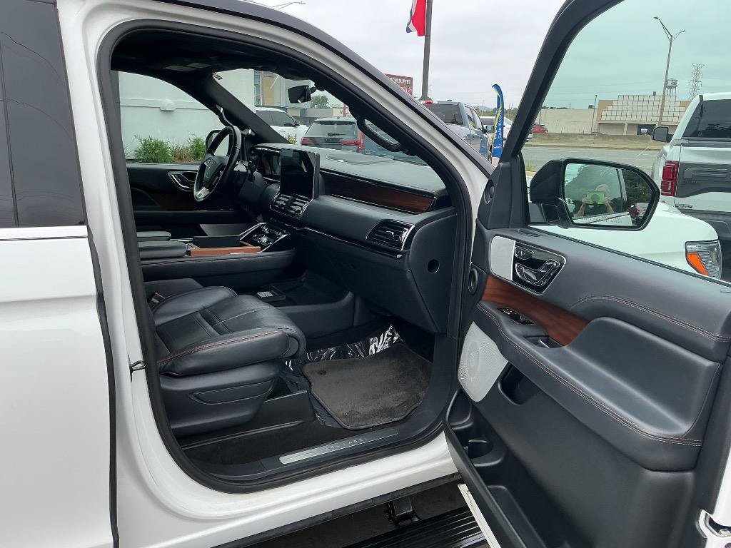 Used 2022 Lincoln Navigator L Black Label AWD/4WD image 9